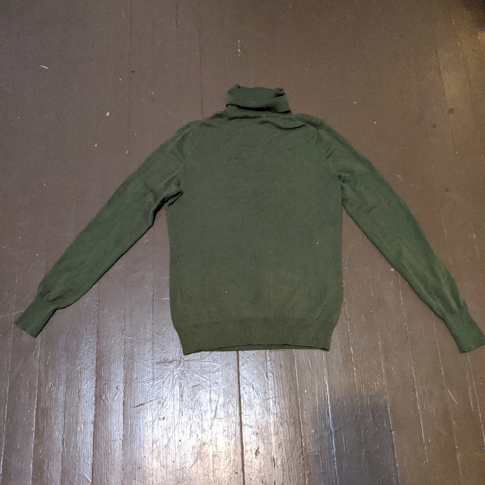 Banana Republic olive green turtle neck